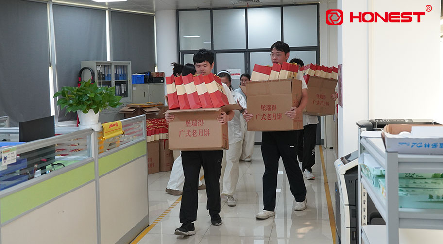Employees collecting mooncakes.JPG